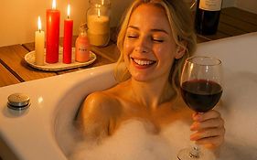 Loft Para Casais com Jacuzzi - Aloha Lofts Mariscal - Unidade 1 Pipeline